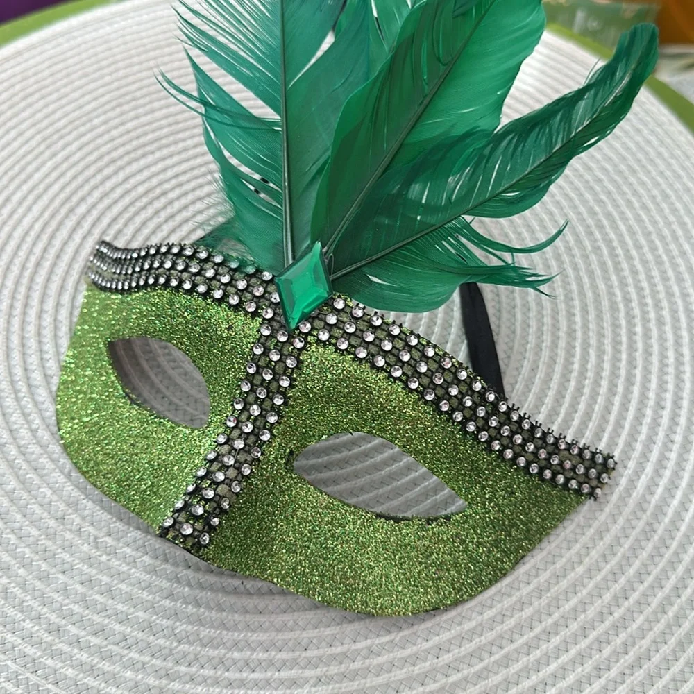 N/A feathered glitter